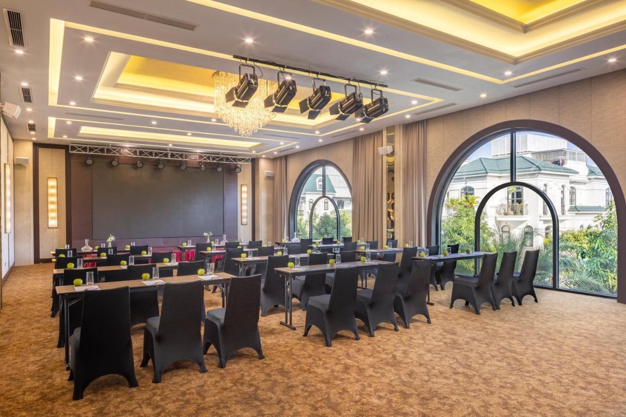 Hotel Melia Vinpearl Phong Rivera